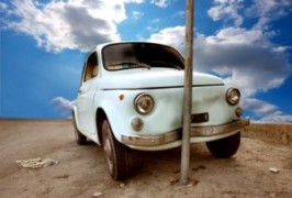 Immagine di un incidente di una fiat 500