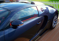 Foto laterale della Bugatti